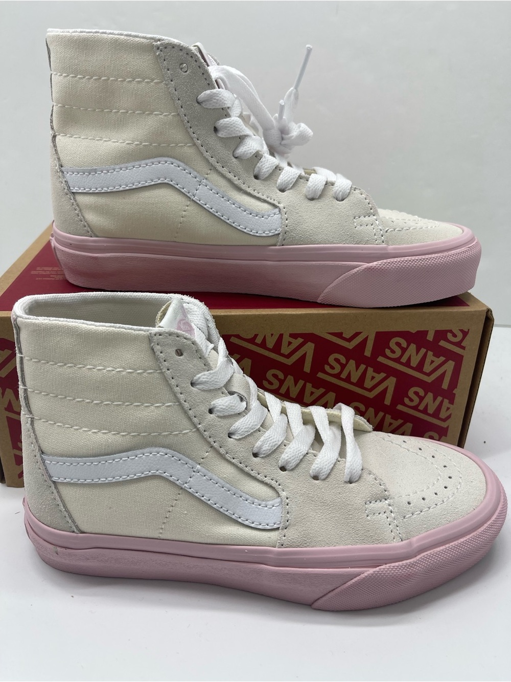 Vans WMNS Sz 5 Sk8-Hi Tapered Suede/Canvas Marshmallow/
VN0009QPCIP Sneakers